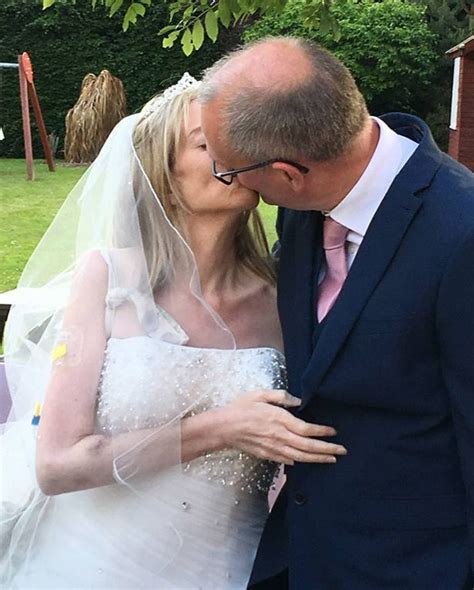 Terminally Ill Bride Bravely Walks Down Aisle At Dream Wedding Just Days Before Dying Of Cancer