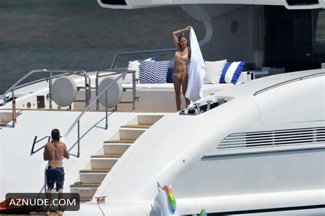 Heidi Klum Sexy On Vacation With 28 Year Old Rocker On A Yacht Around