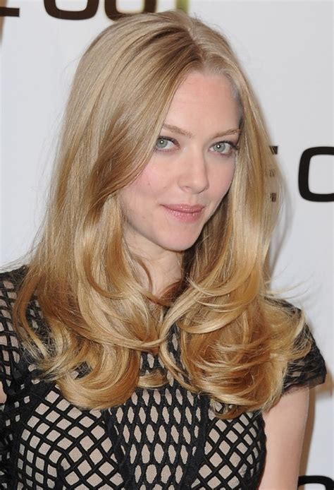 amanda seyfried long hairstyle middle part layered hairstyle hairstyles weekly