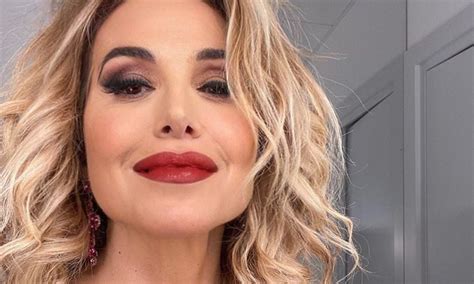 Ecco, tra lui e la conduttrice barbara d'urso è nato un siparietto hot sul profilo instagram di lei. Barbara D'Urso Instagram look total white, top trasparente ...
