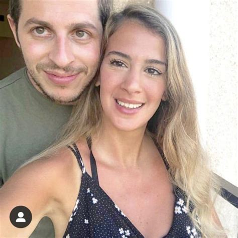 גלעד שליט עושה על האש בשבי החמאס. מזל טוב: גלעד שליט הציע נישואים לבת הזוג