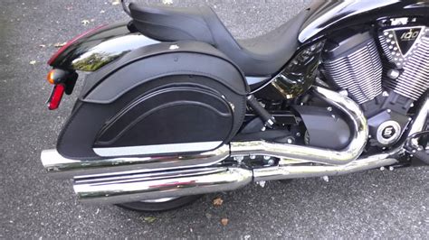 2010 Victory Hammer Motorcycle Saddlebags Review Youtube