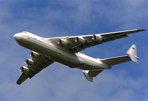 Největší letadla nákladní Antonov 225 Mrija vs dopravní Boeing 747 8