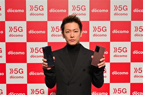 ロッテのガム lotte fit's の tvcm 『ショッピング篇』『犬の散歩篇』『噛むとフニャン篇』 振付： パパイヤ鈴木 出演： 佐々木希 佐藤健 西内まりや 山本ひかる 渡辺直美 唄： た. 佐藤健 ドコモCMでパフォーマーのダンスは「なんとか一生懸命 ...