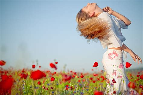 Feel The Nature Blond Breeze Poppies Bonito Sky Woman Graphy Girl Flower Hd Wallpaper