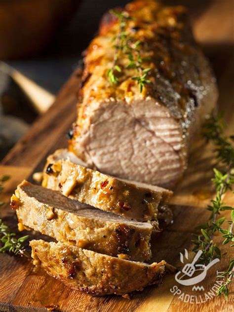 I filetti di maiale non sono molto grandi, di solito si aggirano attorno ai 400 grammi di peso, quantità che soddisfa due o tre persone, pertanto fate bene i calcoli quando dovrete acquistarli per preparare le vostre ricette. Filetto di maiale alle mandorle | Ricetta | Filetto di ...