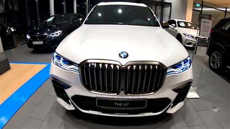 An suv of unique format: BMW X7 M50i (2020) See the Magic Remote at Work! (Interior ...