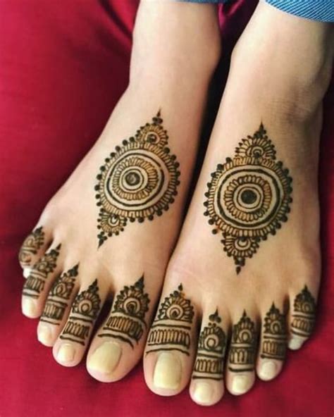 33 Arabic Floral Mehndi Designs Legs 