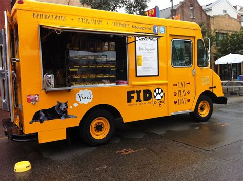 While chicago doesn't have nearly as many food trucks as other big cities around the country, there's definitely a large contingent here, enough to run a food truck fest come fall. Food Truck Social | chicago foodie girl