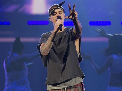 Review Fallen Angel Justin Bieber Seeks Purpose At Bell Centre
