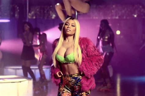 Nicki Minaj Shows Off Her Cleavage In Lime Green Bra As She Twerks In