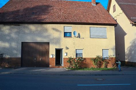 Wir informieren über den ablauf des asylverfahrens, zum recht auf asyl und den verschiedenen formen des schutzes. Ostelsheim: Asyl-Wohnungen sind menschenwürdig - Gäu ...