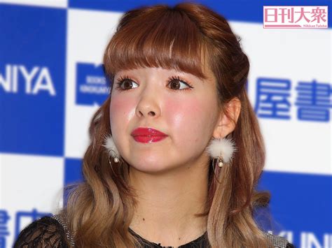 Apr 21, 2021 · 【サッカー選手の妻・嫁・彼女特集】サッカー選手の嫁は「美人が多い」というウワサを検証！美しすぎる「妻」を特集。jリーガーの奥さんも. 藤田ニコルのニュース | 日刊大衆