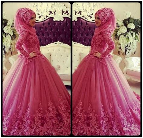 2018 Muslim Wedding Dresses Long Sleeves High Neck Lace Applique Islamic Hijab Wedding Dress