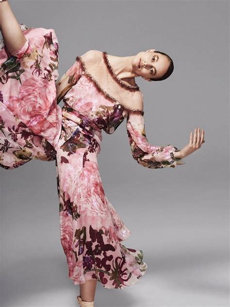 Besedilo / lyrics jaz nemiren sem in prazen jaz utrujen in zlagan bil sem že nevarno spodaj bil sem že vsega kriv objemal sem ljudi. Pin de Jen Gillette en Moda | Siddharta