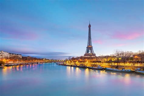 Overlooking the las vegas strip, table 56 is the most romantic table in the city. Torre Eiffel em Paris: tudo sobre visitar a incrível atração
