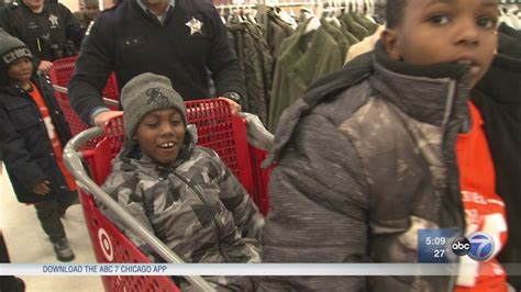 Chicago Proud Israel Idonijes Shop With A Cop Spreads Holiday Cheer