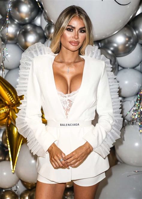 Plastic But Fantastic Chloe Sims Stuns Everyone With Her Cleavage Demotix