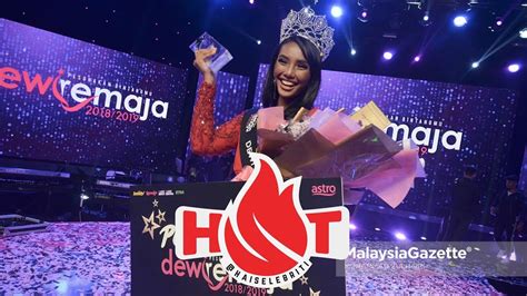 Penarikan semula gelaran dewi remaja 2018/2019 terpaksa dilakukan kerana haneesya hanee didapati melanggar kontrak. H.O.T | Haneesya Hanee Raih Gelaran Dewi Remaja 2018/2019