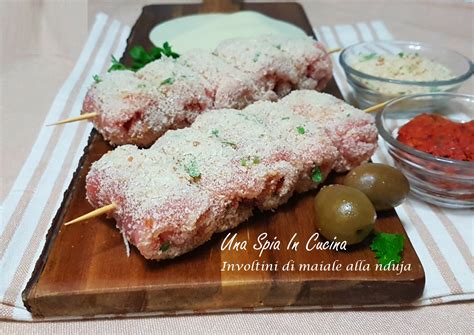 Con il sugo vengono condite le famose orecchiette o anche altra pasta fatta in casa, tipo maritati. Involtini di maiale alla nduja piccanti e filanti - Una ...