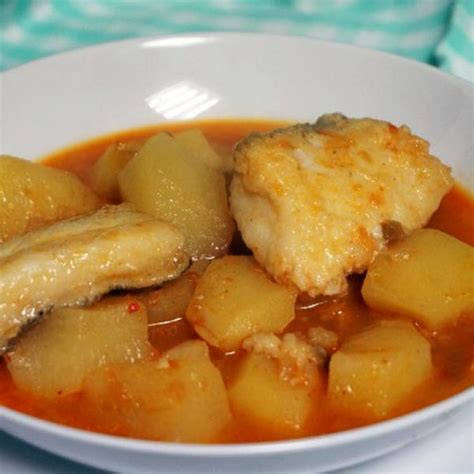 Entonces, volver a meter las tajadas de bacalao y darle un hervor al conjunto. Bacalao con patatas - recetas