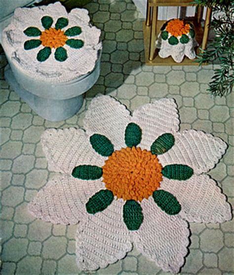 As you can see from the pictures below, the design and the colors used in the crochet owls are so beautiful, which can really make your bathroom very special. Bathroom Deluxe Set Pattern | Crochet Patterns