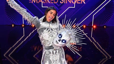 The book, after all, had an odd title and didn't fit clearly into any genre. Mandy Capristo witzelt über "The Masked Singer ...
