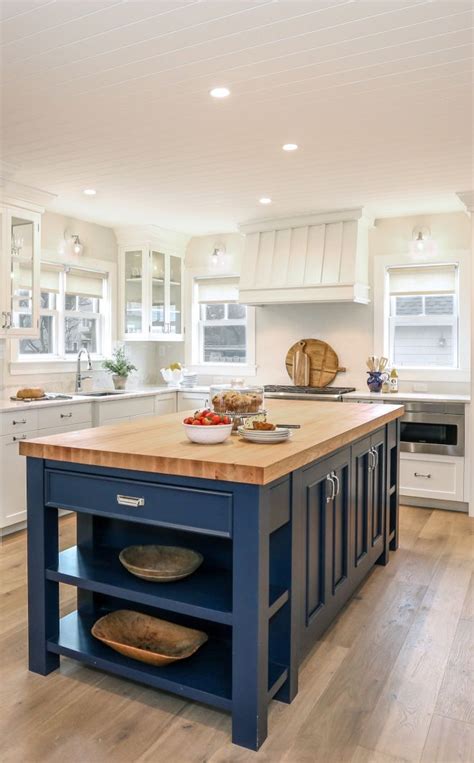20 White Kitchens With Blue Islands Decoomo