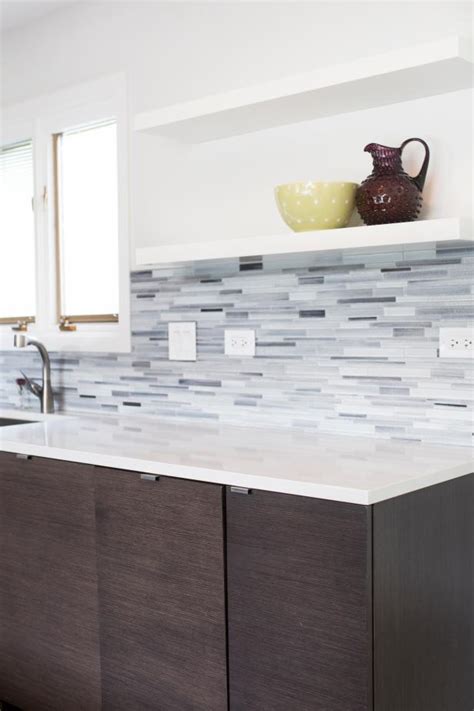 Let your kitchen dazzle with these exquisite dark kitchen cabinets being offered at a host of prices on alibaba.com. Dark Brown Kitchen Cabinets Pair With Crisp White ...