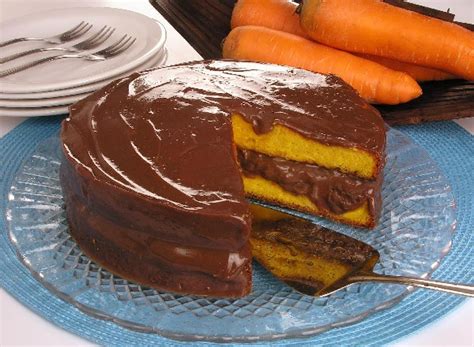 Se desejar, coloque em taças e enfeite com raspas de chocolate. Receita de Bolo Gelado de Cenoura com Chocolate - Receita ...