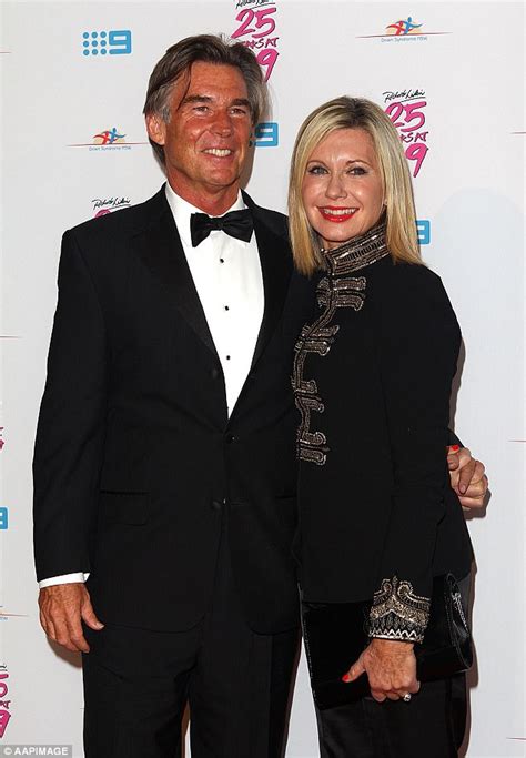 Olivia Newton John Forced To Reschedule Upcoming Tour Daily Mail Online