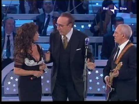 Y me rebelo a todo abiertamente a todo lo que puede recordarme a ti, al modo de mirar a otros. Marcella e Gianni Bella - forever, per sempre - YouTube