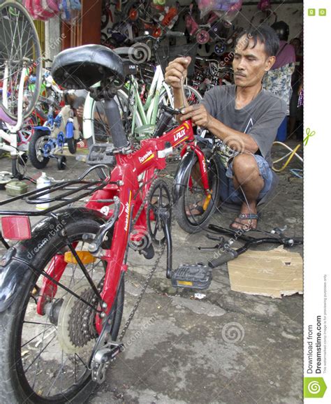 If you are aware of a bicycle shop in indonesia and would like to see it listed here please contact us at webmaster@bicycleindonesia.com. Bicycle editorial photography. Image of java, solo ...