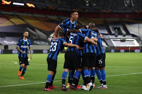 Inter milan lost the serie a match against ac parma, and they are out from the title race. El Inter de Milán cambiará de imagen en marzo de este año