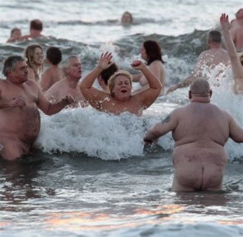 Rekorde Briten Verfehlen Weltrekord Im Nacktbaden Welt