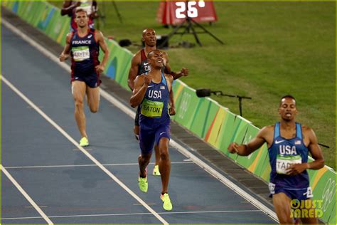 photo ashton eaton celebrates decathlon gold with wife brianne 01 photo 3736964 just jared