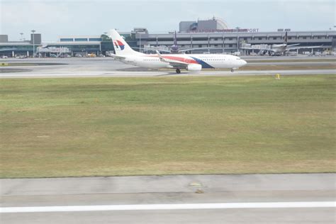 Since we had the cabin to ourselves, we ate together, switched seats constantly, etc. Air France - La Première - CDG/SIN - Boeing 777-300ER ...