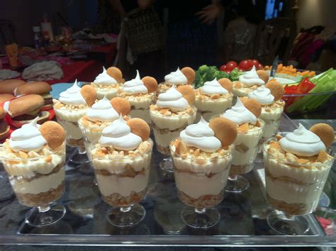 Christmas in mexico is celebrated from december 12 to january 6. Mini banana pudding cups. #dessert #bananapudding #minidesserts #parties | Banana pudding ...