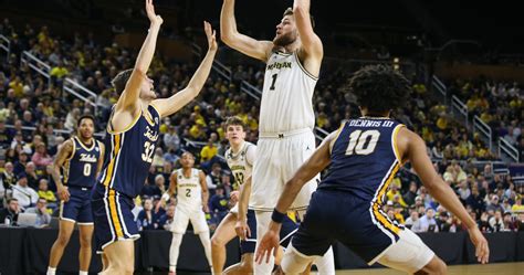 Hunter Dickinson Suggests NIL Money Played Role in Transfer to Kansas