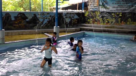 Ada kurang lebih 20 kolam renang yang nyaman dan aman digunakan untuk aktifitas renang. Mewarnai Gambar Kolam Renang Untuk Paud - Dunia Mewarnai ...