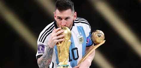 1024x500 Messi Kiss To Fifa Cup 2022 1024x500 Resolution Wallpaper Hd