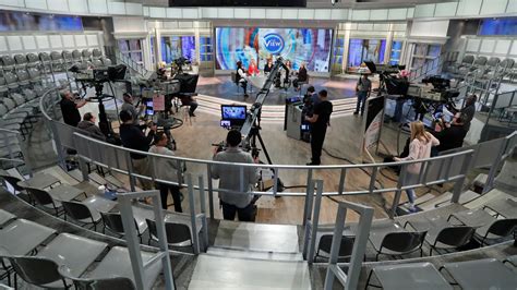 Tv Talk Shows Throw Out The Audience The New York Times