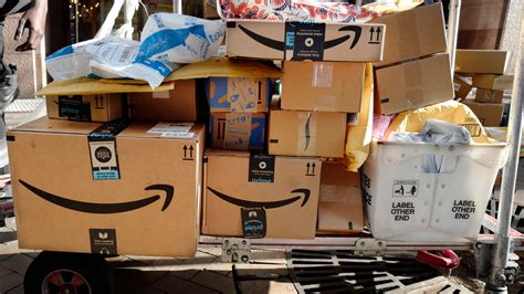 Amazon Offers To Help Employees Start Delivery Business