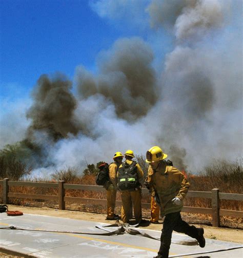 Firefighters Snuff Out Brush Fire In Sepulveda Basin Daily News