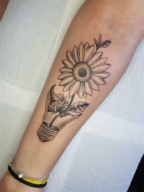 Girassol Na Lâmpada 🌻 Tatuagem Tatoo