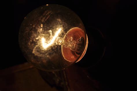 무료 이미지 빛나는 밤 반사 구근 어둠 램프 조명 원 에너지 닫다 선명한 구체 생각 상상력 모양