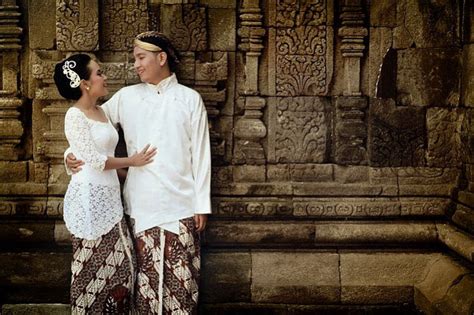 Untuk kamu yang ingin prewedding mengusung tema budaya, tempat ini sangat cocok dengan bangunan kuno yang setiap detail memiliki nilai mau foto prewedding sekalian wisata ke daerah paling tua di jogja? 30+ Konsep Prewedding (OUTDOOR, INDOOR, UNIK, CASUAL, SIMPLE)