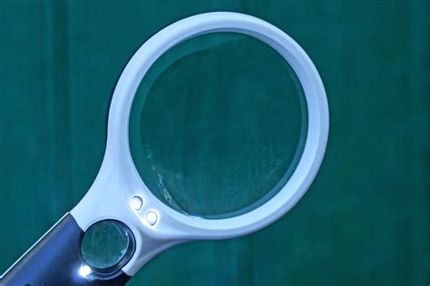Best Magnifying Glasses For Artists