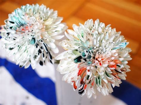 The stem that leads to the red food colour broke off a bit.that's why the petals only have small dots of light blue colour. Make Rainbow flowers | Pink Stripey Socks