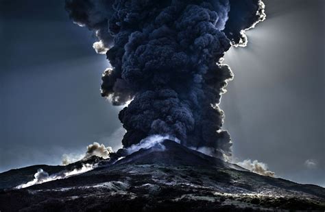 How Many Volcanoes Are Erupting On Earth Right Now The Earth Images